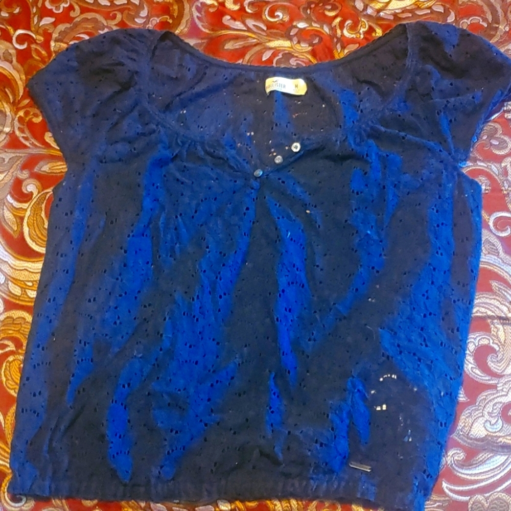 Holister blue eyelet cap sleeve blouse with gathered bottom. M